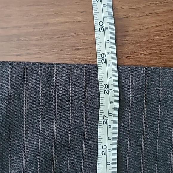 2/$25 Pinstripe Capri pants. Size 5 - Picture 7 of 7